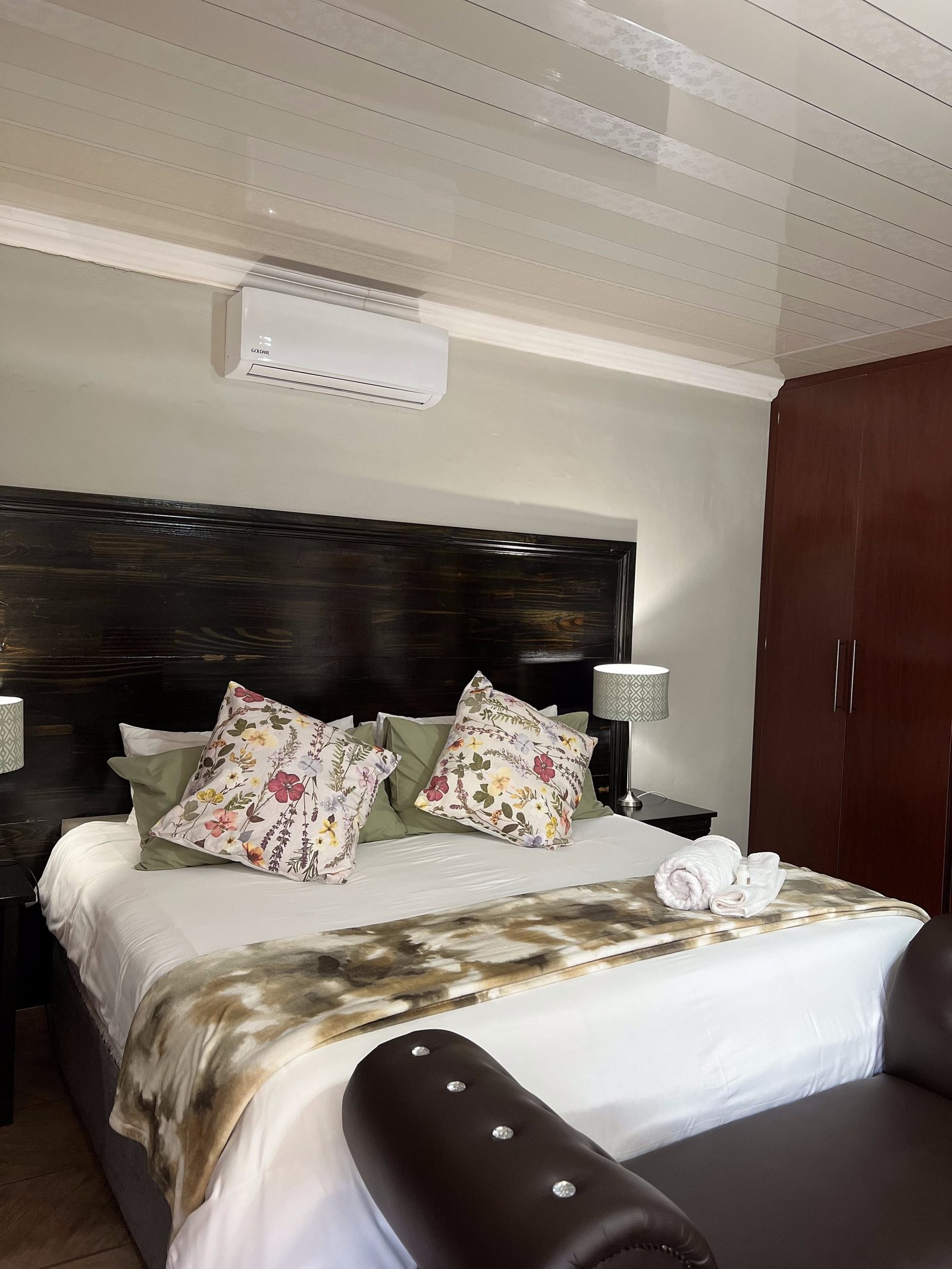 Furnished en-suite guest room at Lotlametswe B&B